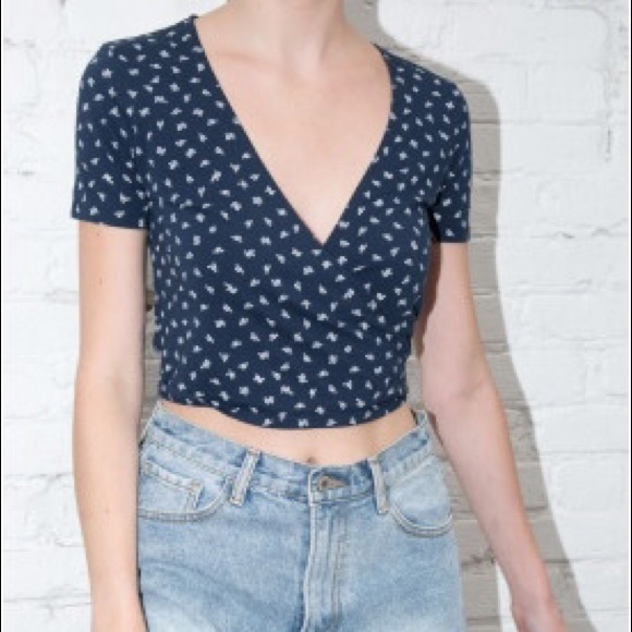 BRANDY MELVILLE WRAP TOP - Picture 2 of 2